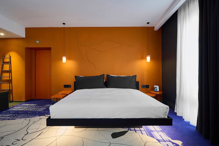 Room 42 of 96