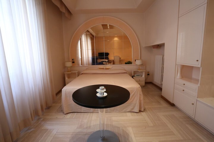 Room 18 of 43