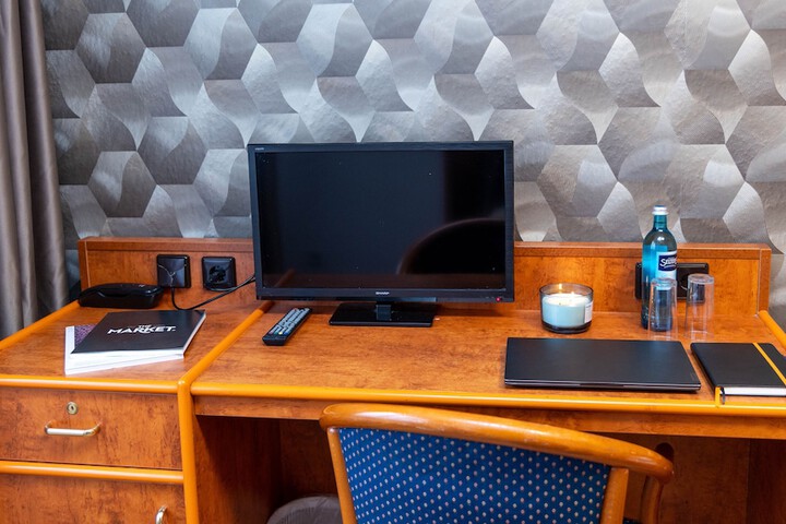 Room 8 of 48
