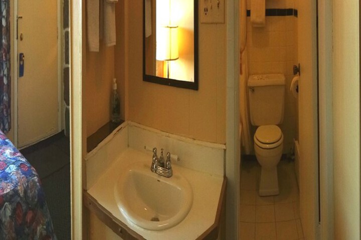 Room 13 of 63