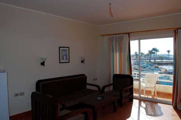 Room 6 of 14