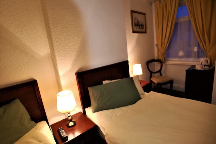Room 52 of 102