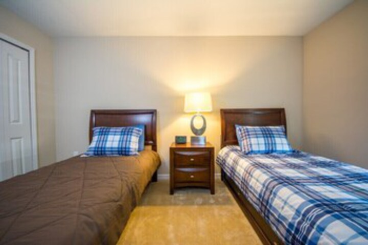 Room 28 of 33