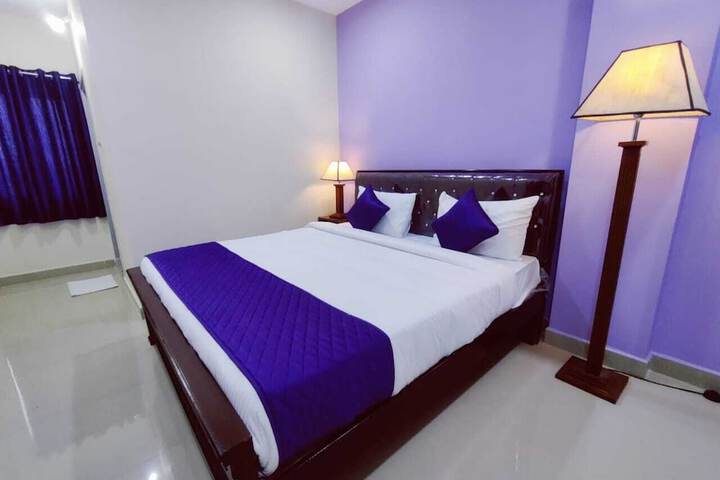 Room 5 of 32