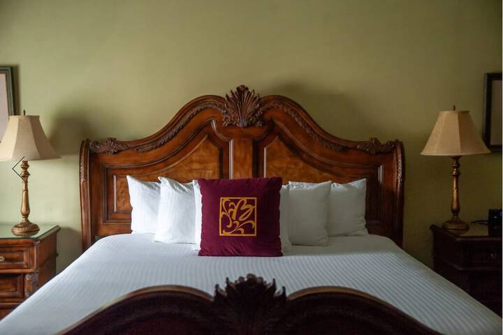 1 King Bed (10 of 22)