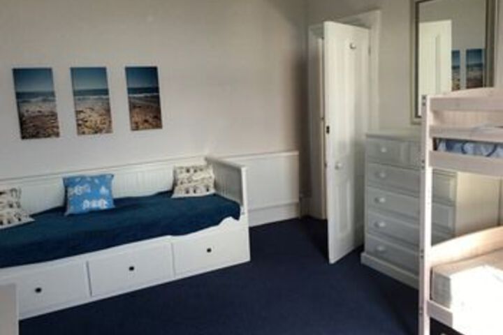 Room 11 of 28