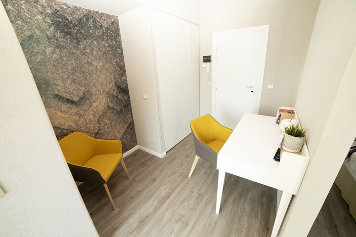 Room 10 of 42