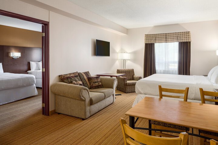Room 4 of 36