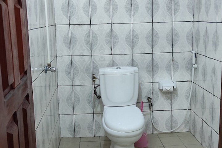 Room 9 of 12