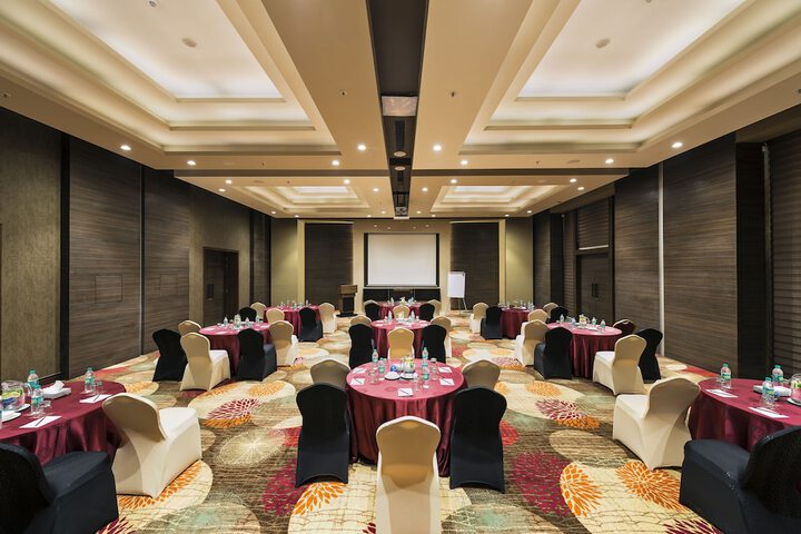 Ballroom/Hall 34 of 38