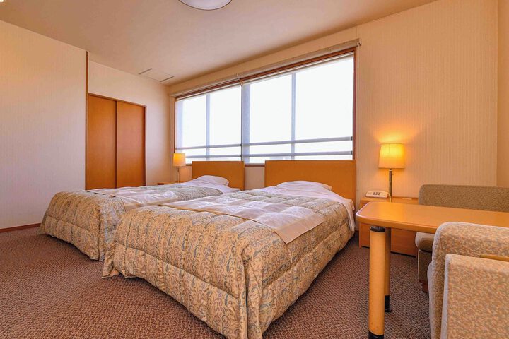 Room 13 of 124