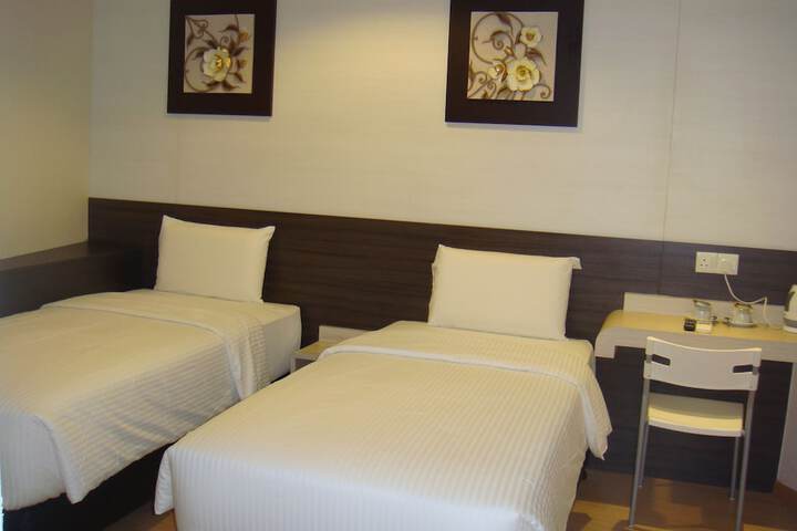 Room 9 of 14