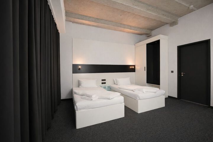 Room 4 of 59