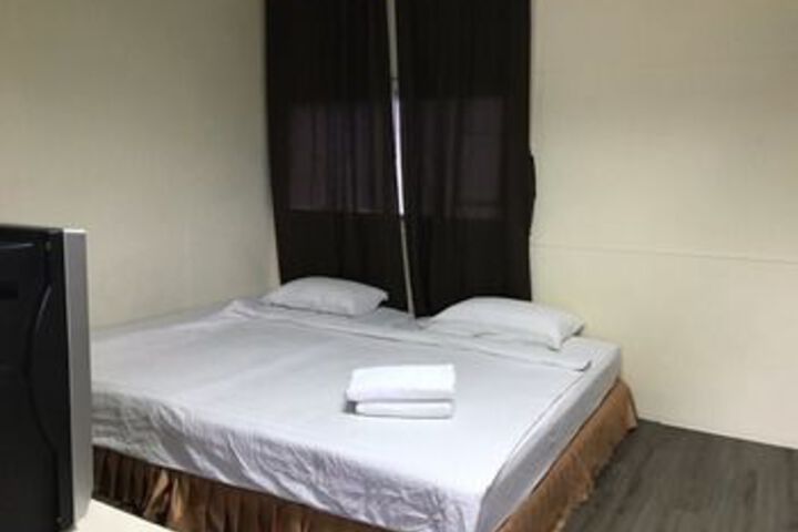 Room 8 of 12