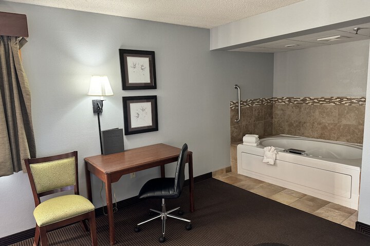 1 King Bed (1 of 25)