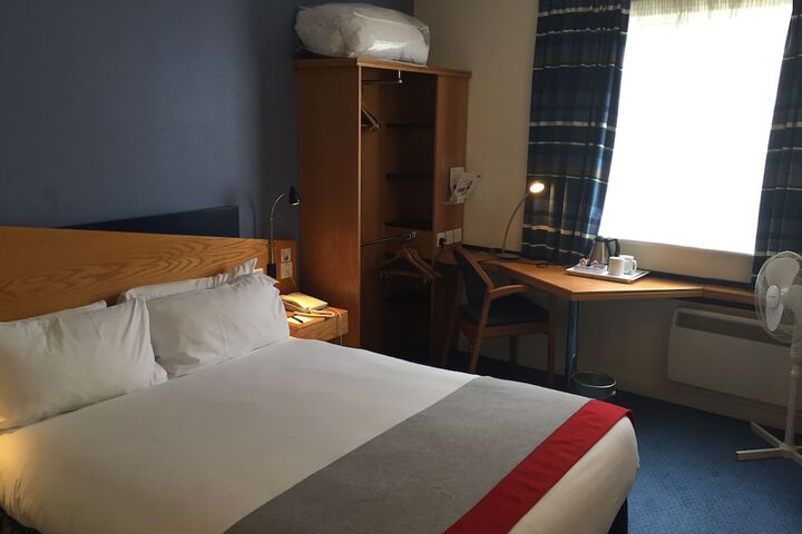 Room 2 of 59