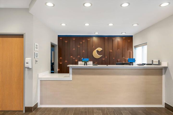Entrance & Lobby