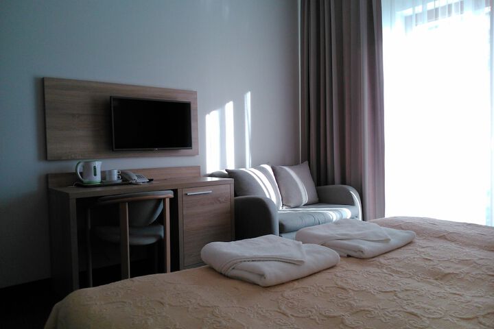 Room 9 of 42