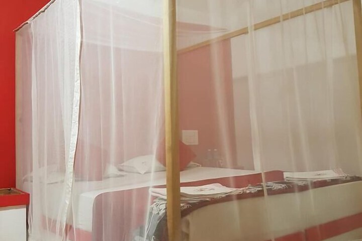 Room 7 of 12
