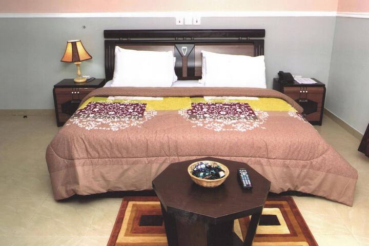 Room 4 of 12