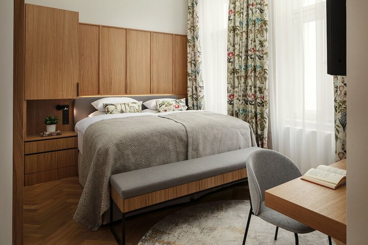 Room 4 of 52