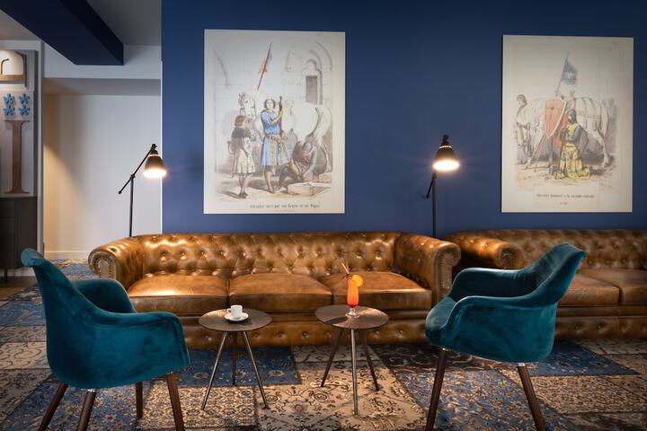 Lounge 43 of 55