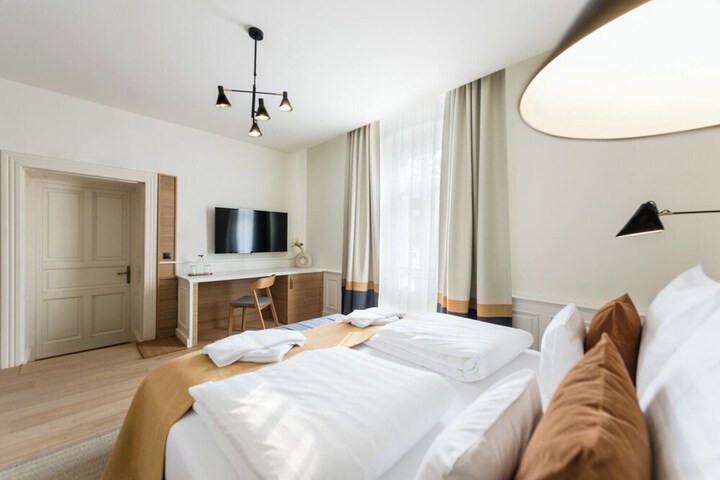 Room 10 of 17