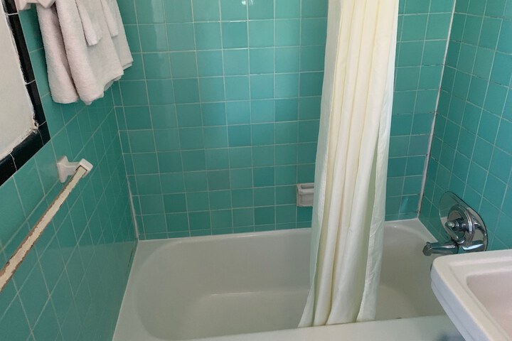 Room 6 of 22