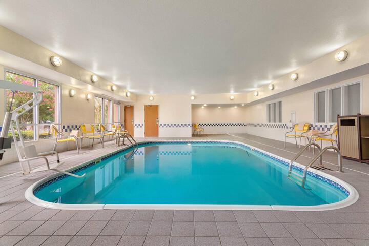 Pool Hotel