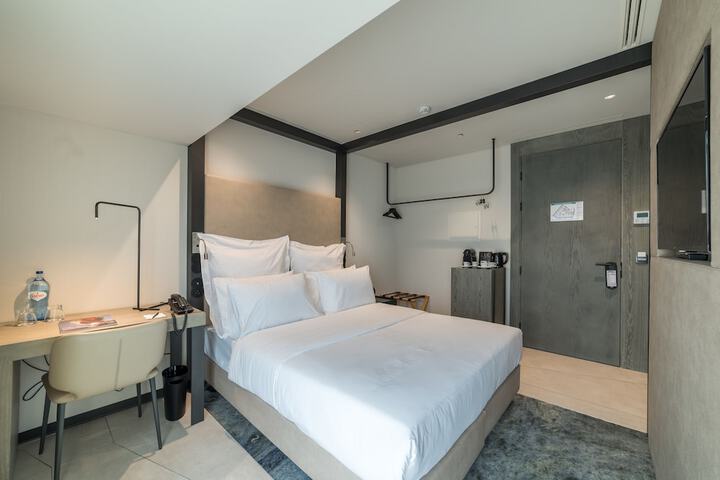 Room 8 of 51