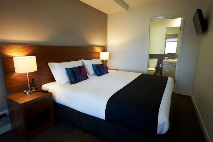 Room 6 of 25