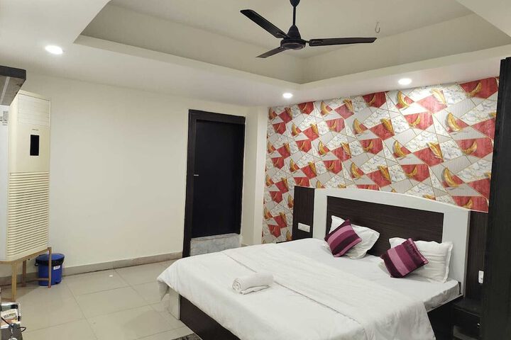 Room 28 of 48