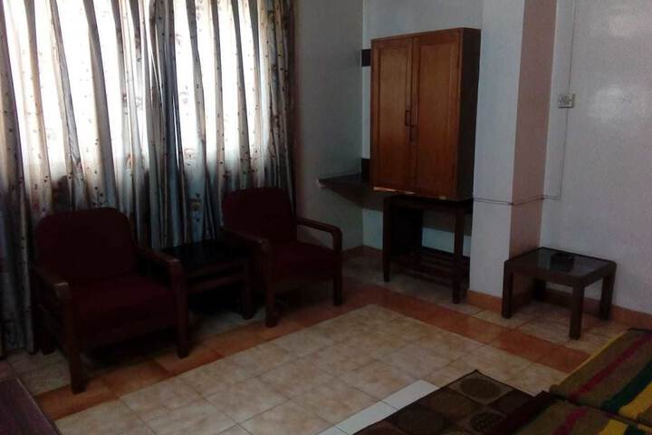 Room 8 of 12