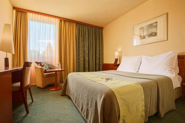 Room 7 of 56