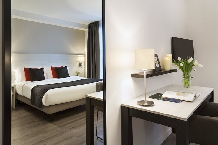 Room 16 of 38