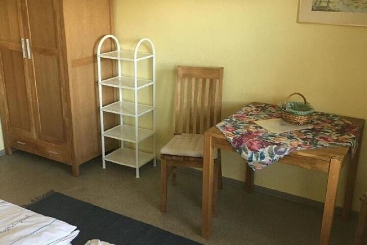 Room 6 of 12