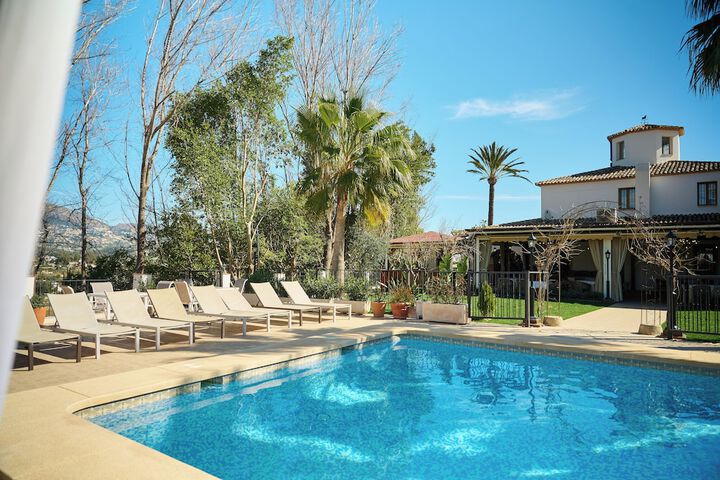 Pool 72 of 174