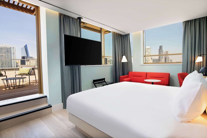 Room 27 of 83