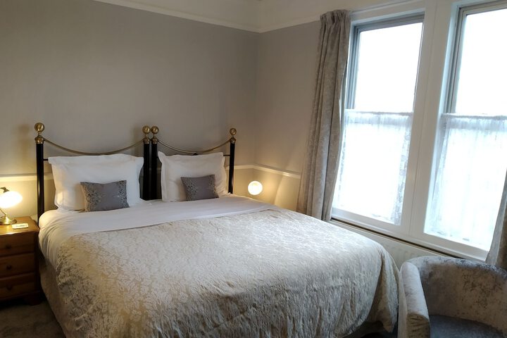 Room 6 of 42