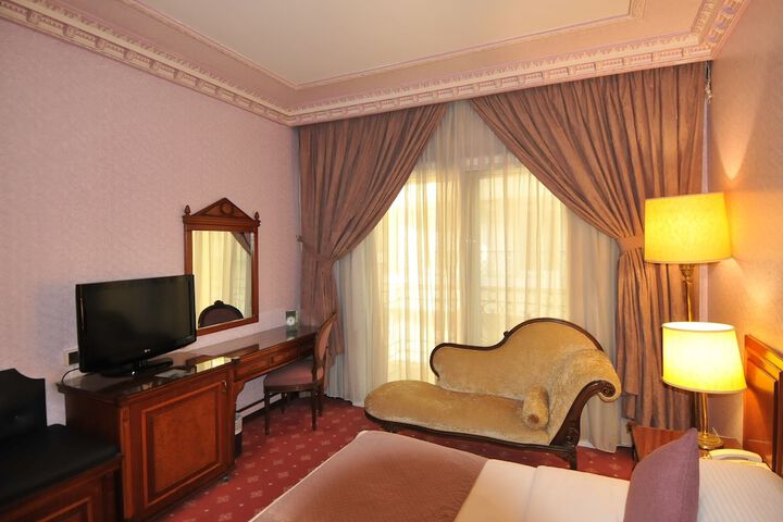 Room 15 of 42