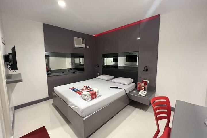 Room 8 of 28