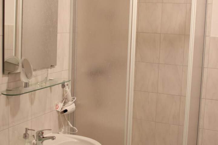 Room 10 of 23