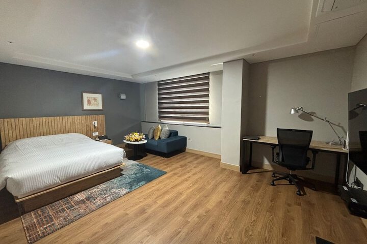 Room 9 of 24