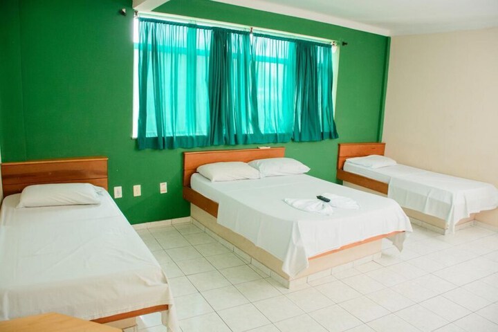 Room 10 of 14