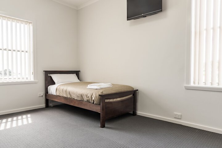 Room 9 of 32