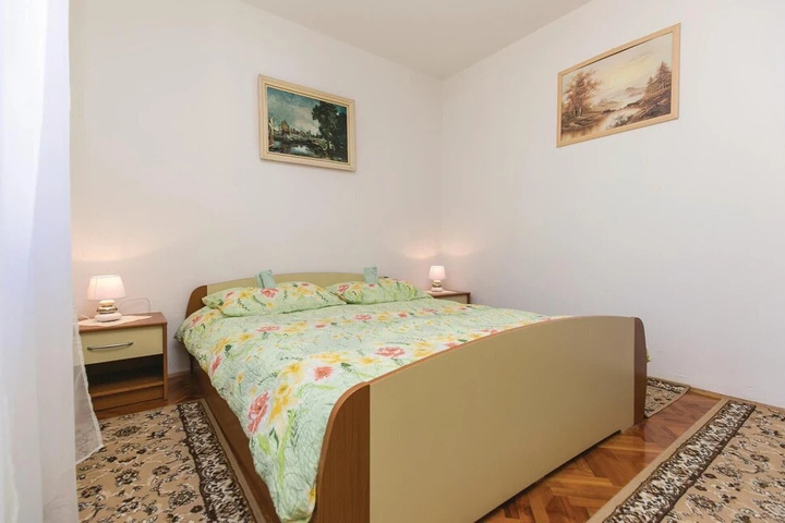 Room 4 of 15
