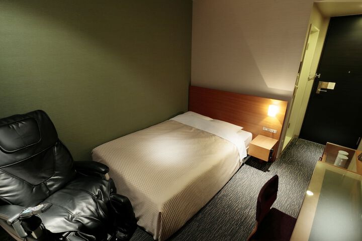 Room 28 of 50