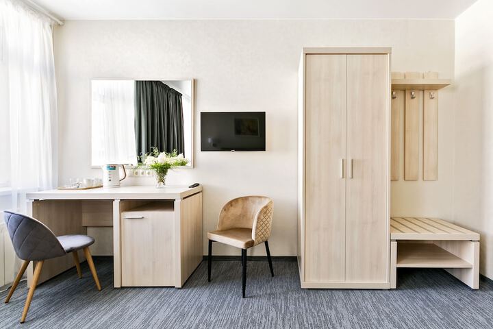 Room 7 of 33