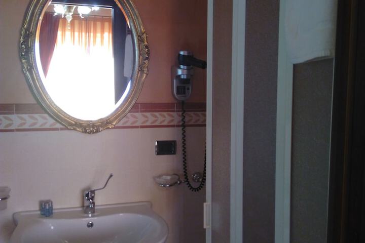 Room 32 of 54