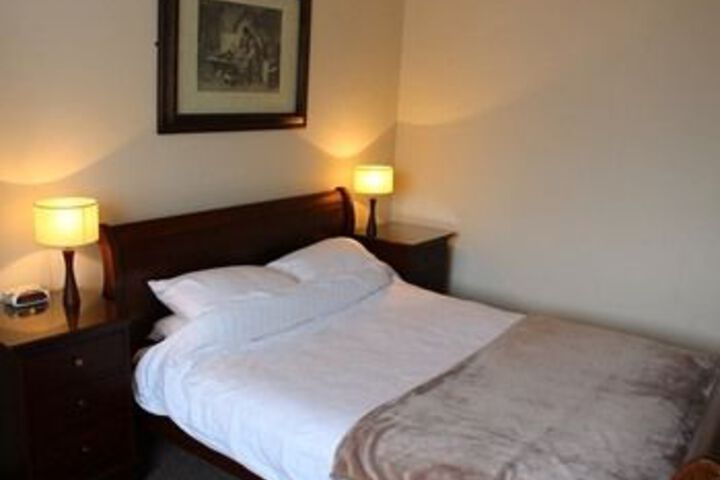 Room 10 of 16